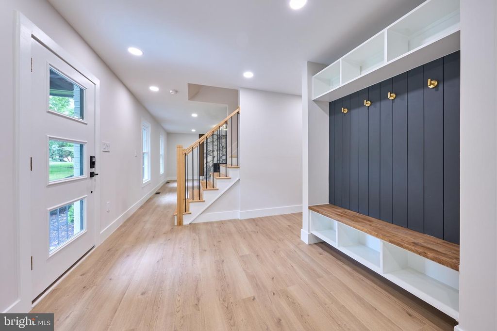 Image 35 of property listing at 11318 VALE RD, Oakton, VA 22124