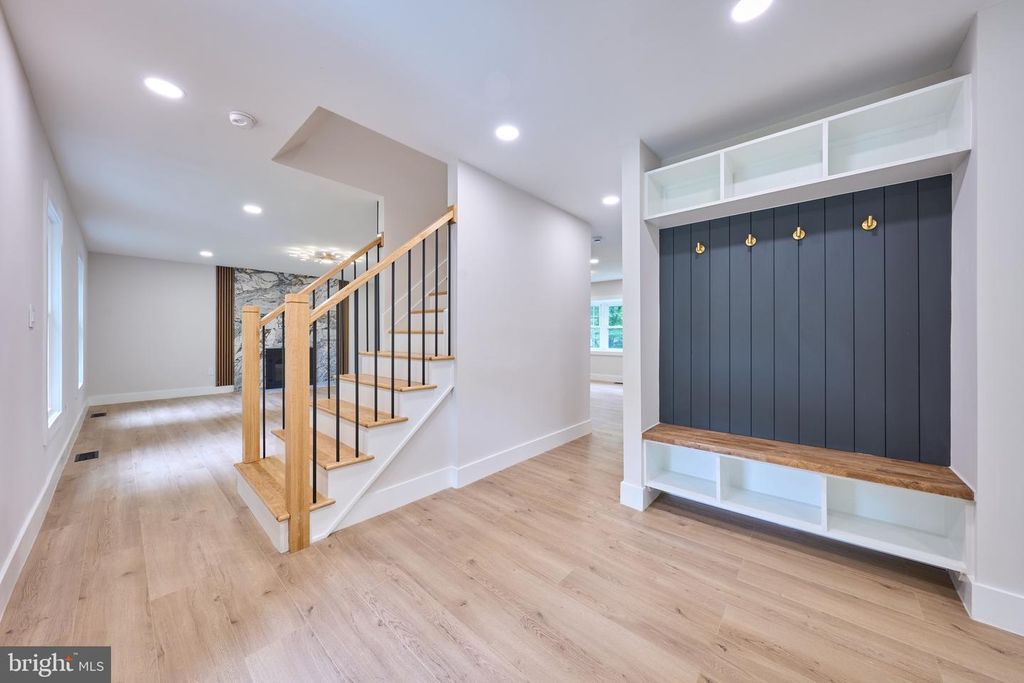 Image 36 of property listing at 11318 VALE RD, Oakton, VA 22124