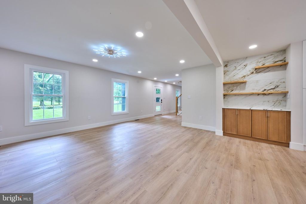 Image 37 of property listing at 11318 VALE RD, Oakton, VA 22124