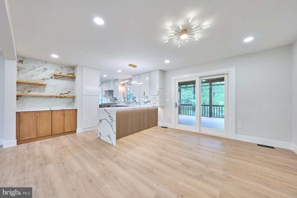 Image 38 of property listing at 11318 VALE RD, Oakton, VA 22124