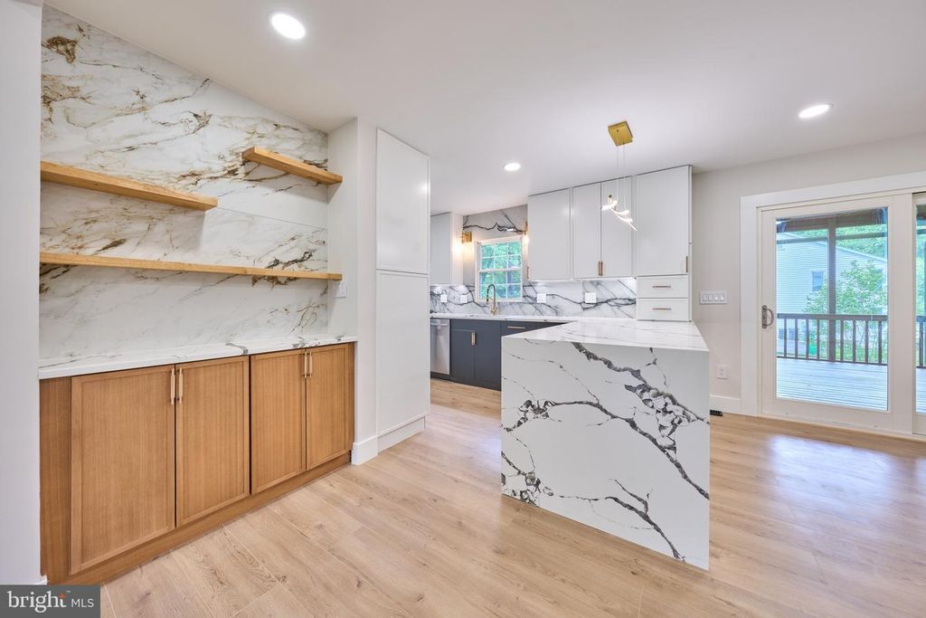 Image 40 of property listing at 11318 VALE RD, Oakton, VA 22124
