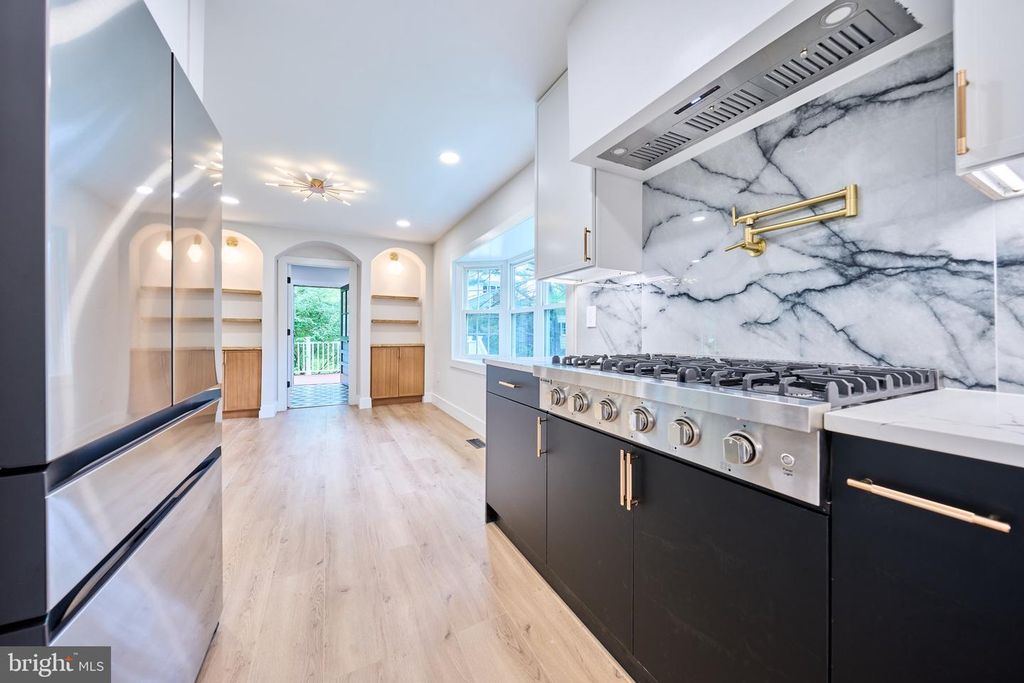 Image 41 of property listing at 11318 VALE RD, Oakton, VA 22124