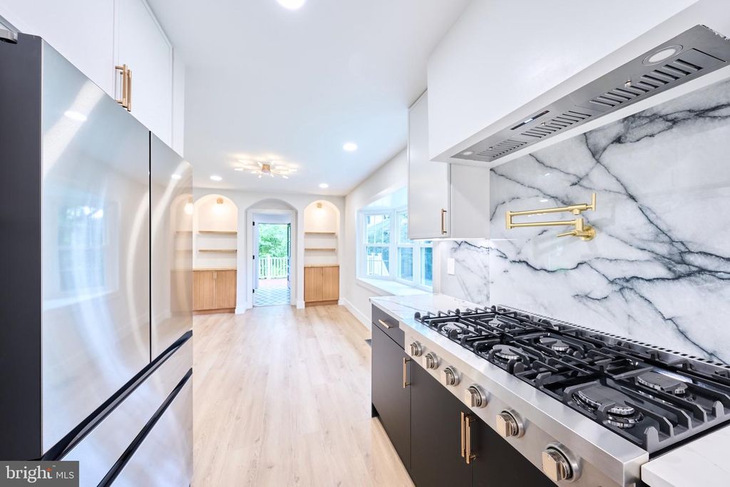 Image 44 of property listing at 11318 VALE RD, Oakton, VA 22124