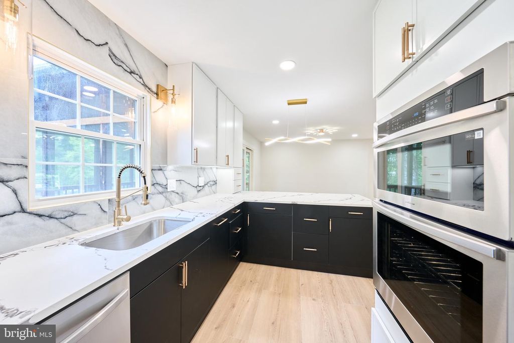 Image 47 of property listing at 11318 VALE RD, Oakton, VA 22124