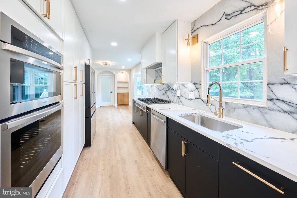 Image 50 of property listing at 11318 VALE RD, Oakton, VA 22124