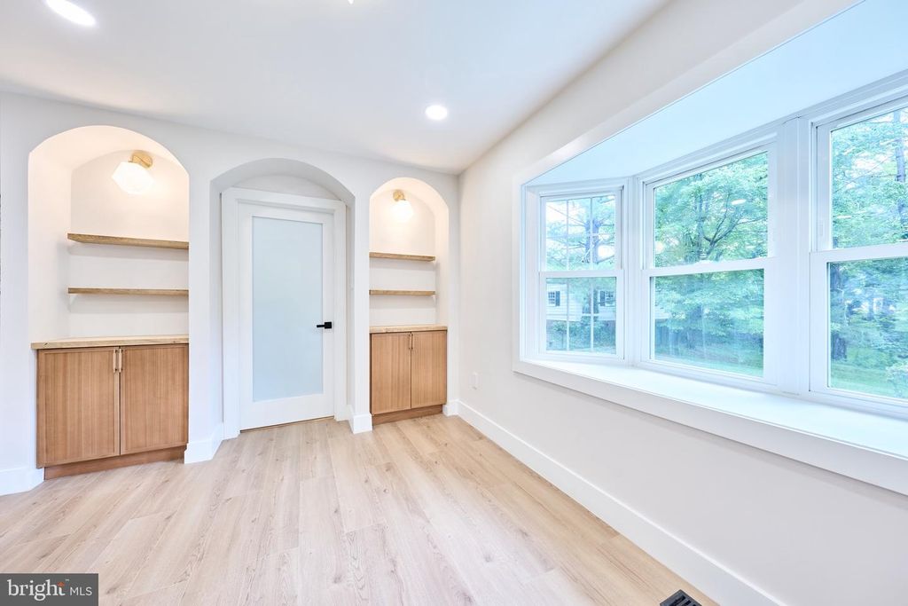 Image 55 of property listing at 11318 VALE RD, Oakton, VA 22124