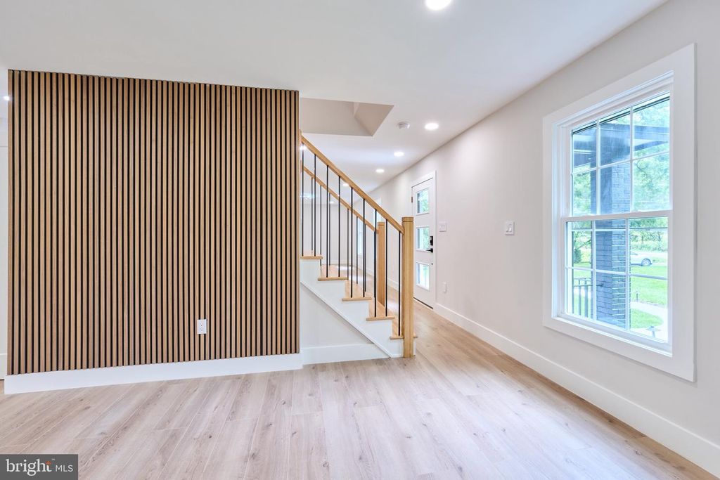 Image 58 of property listing at 11318 VALE RD, Oakton, VA 22124
