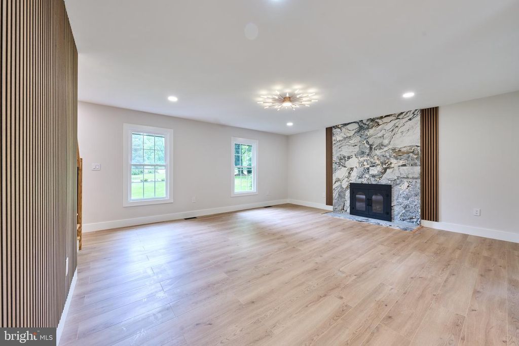 Image 59 of property listing at 11318 VALE RD, Oakton, VA 22124