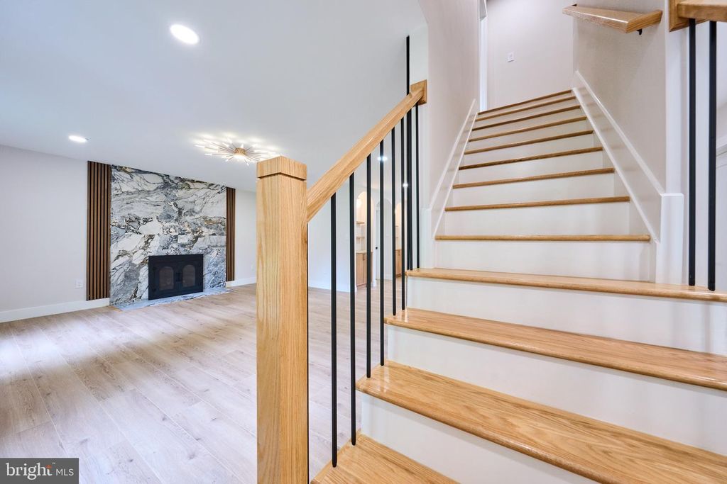 Image 68 of property listing at 11318 VALE RD, Oakton, VA 22124