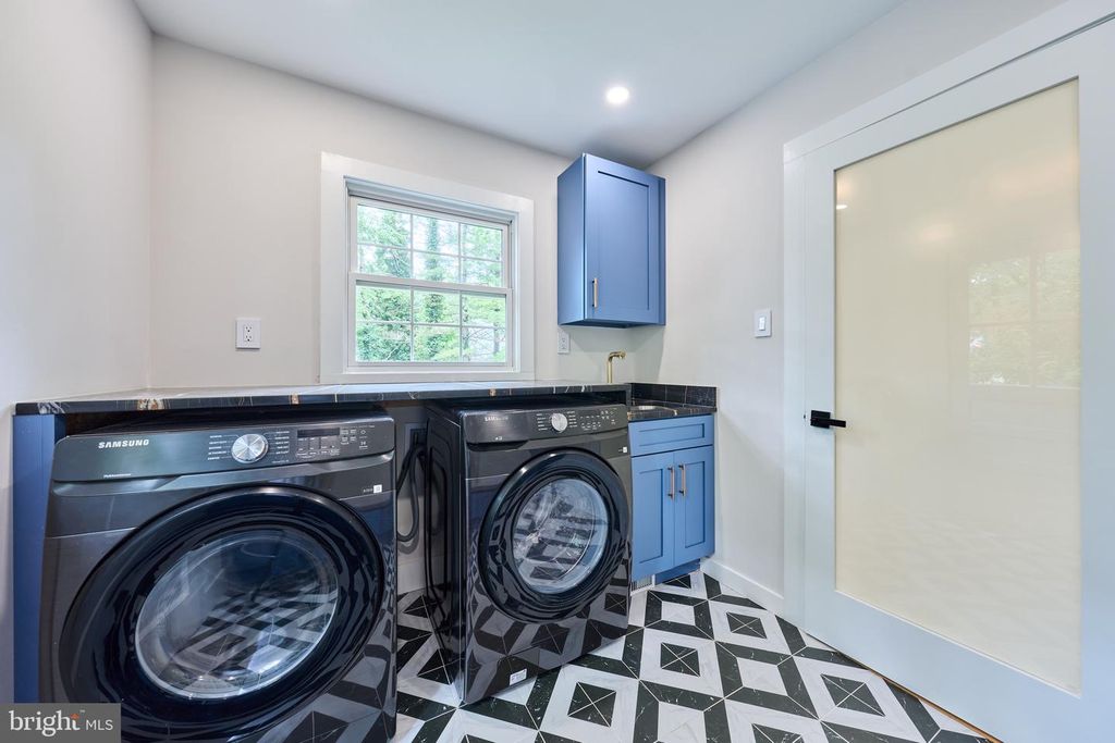 Image 69 of property listing at 11318 VALE RD, Oakton, VA 22124