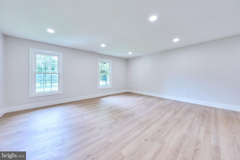 Image 77 of property listing at 11318 VALE RD, Oakton, VA 22124