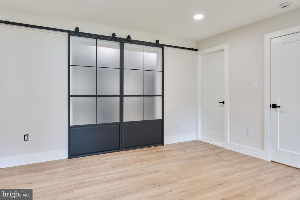 Image 79 of property listing at 11318 VALE RD, Oakton, VA 22124