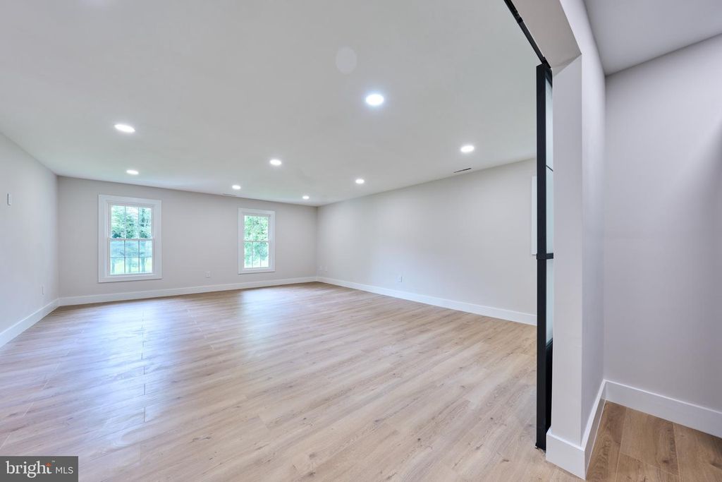 Image 81 of property listing at 11318 VALE RD, Oakton, VA 22124