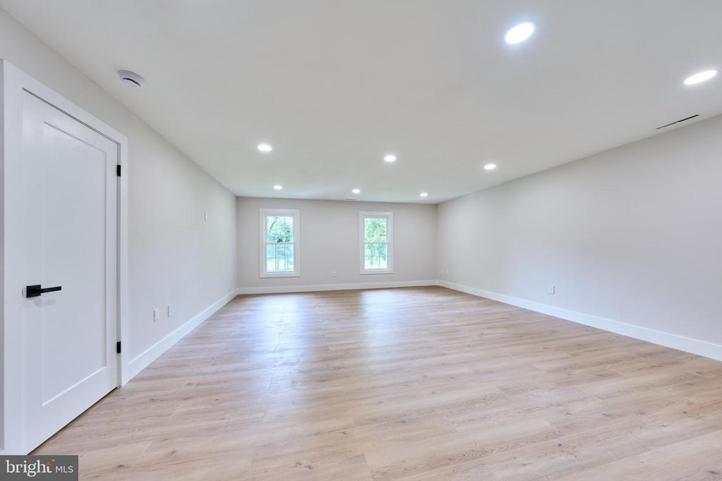 Image 82 of property listing at 11318 VALE RD, Oakton, VA 22124