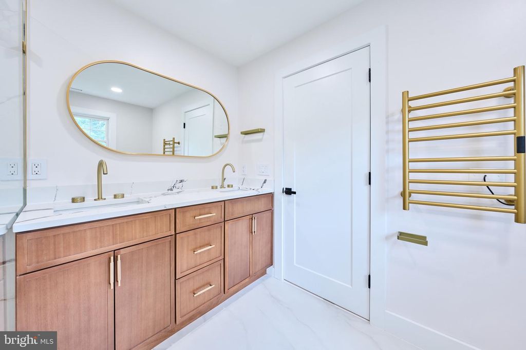 Image 87 of property listing at 11318 VALE RD, Oakton, VA 22124