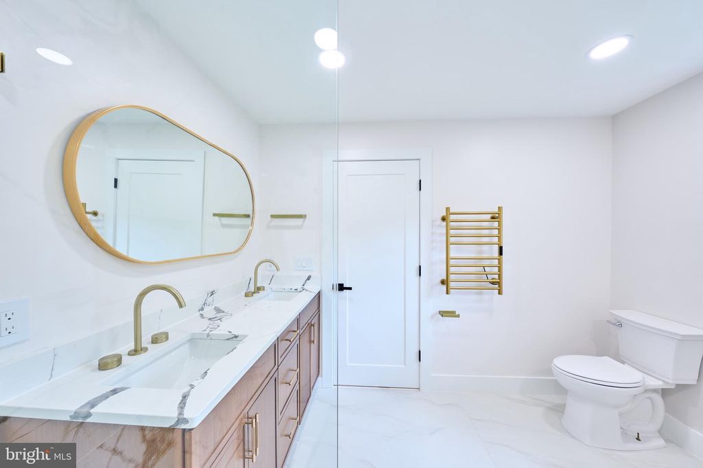 Image 88 of property listing at 11318 VALE RD, Oakton, VA 22124