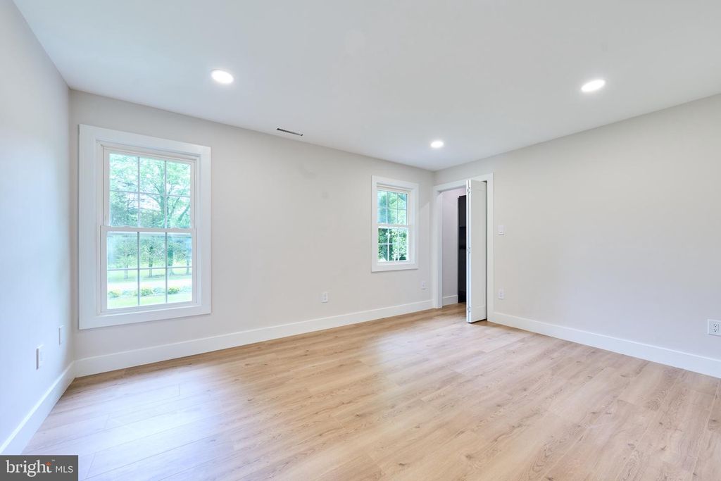 Image 90 of property listing at 11318 VALE RD, Oakton, VA 22124
