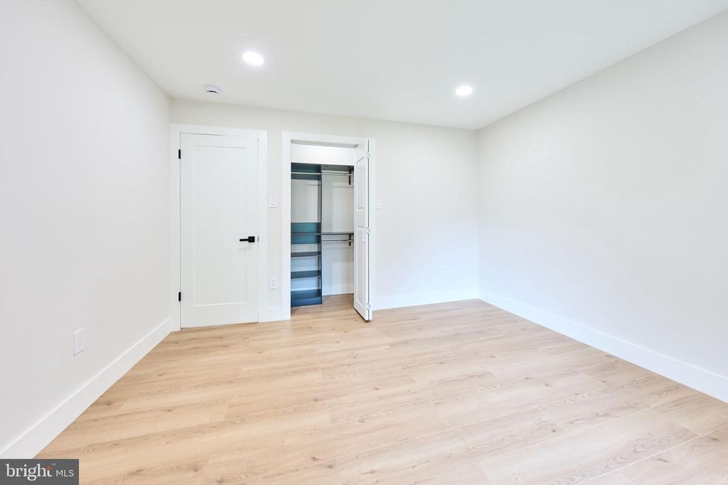 Image 95 of property listing at 11318 VALE RD, Oakton, VA 22124