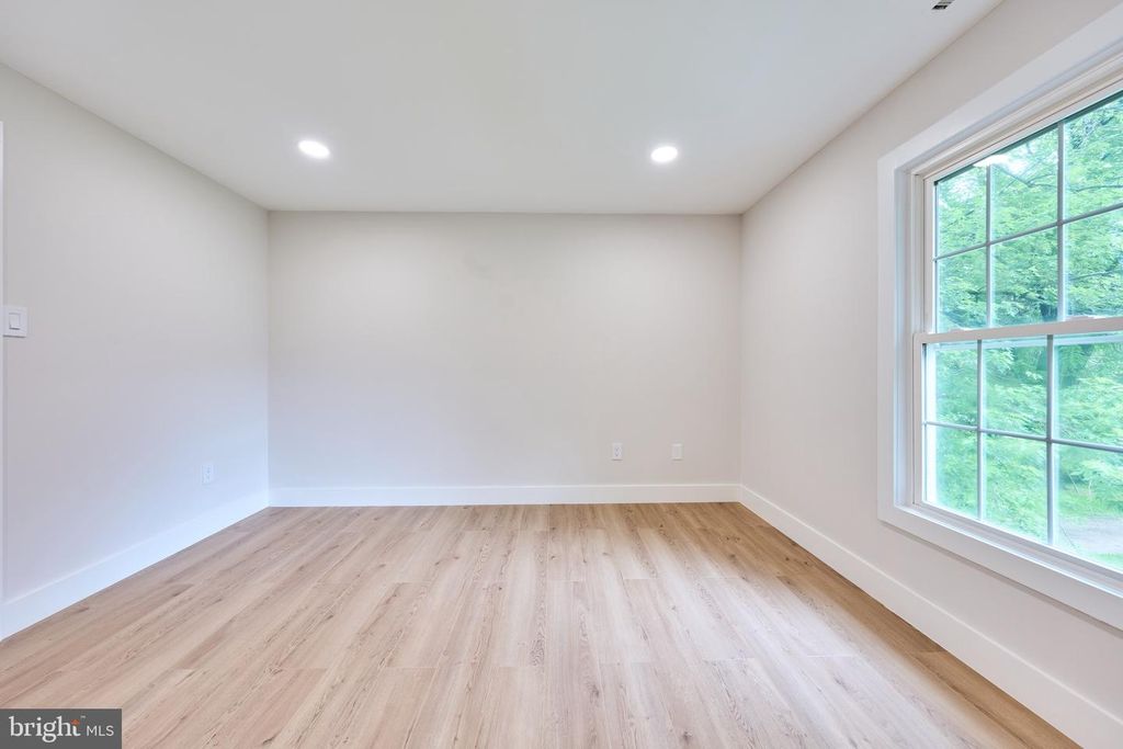 Image 96 of property listing at 11318 VALE RD, Oakton, VA 22124