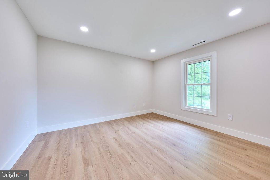Image 97 of property listing at 11318 VALE RD, Oakton, VA 22124