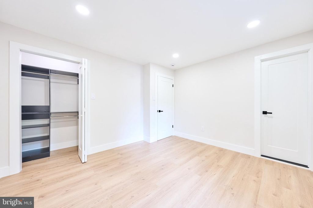 Image 98 of property listing at 11318 VALE RD, Oakton, VA 22124