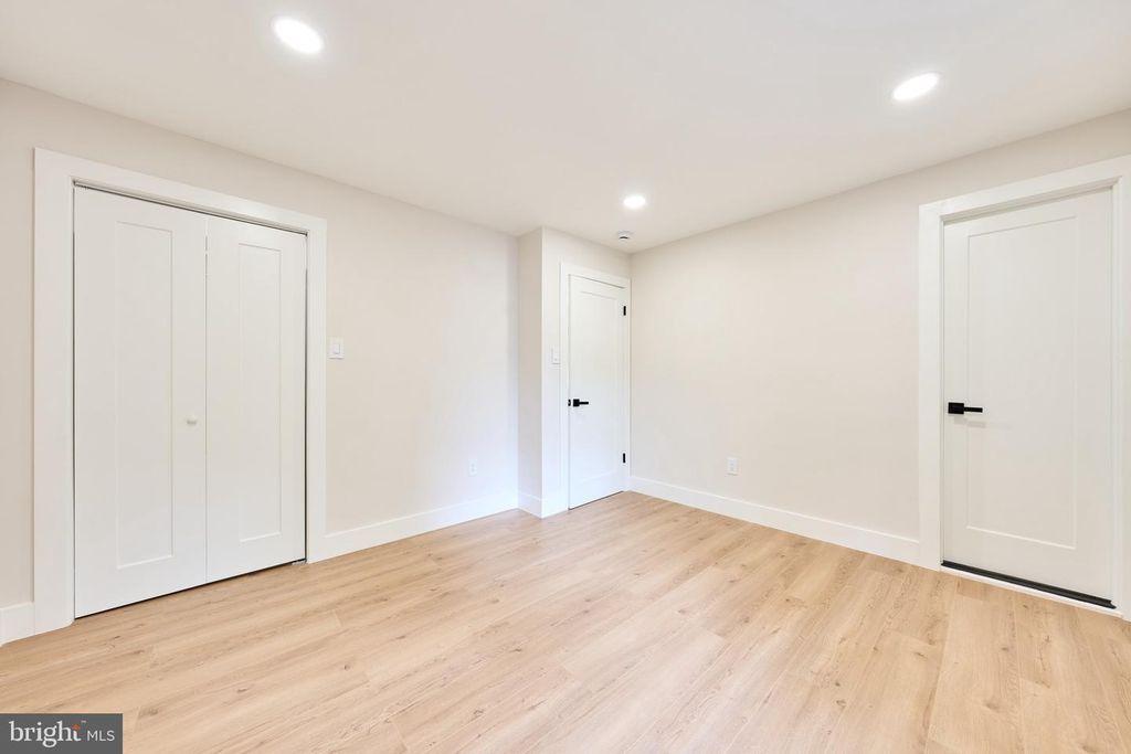 Image 99 of property listing at 11318 VALE RD, Oakton, VA 22124