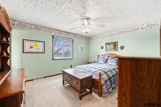 15243 Madison Street, Omaha, NE 68137