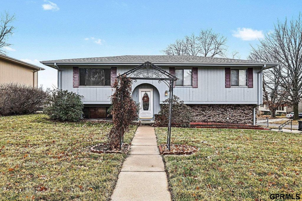 15243 Madison Street, Omaha, NE 68137