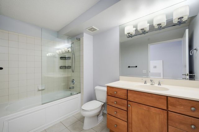 9655 Woods Drive 1102, Skokie, IL 60077