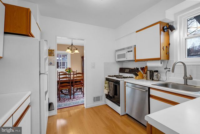 110 E TAYLOR RUN PKWY, Alexandria, VA 22314