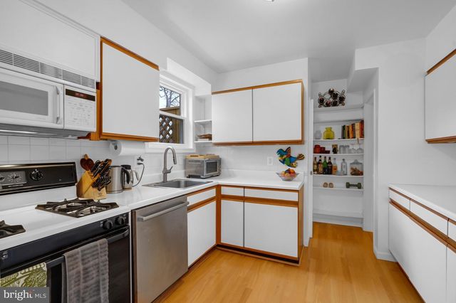 110 E TAYLOR RUN PKWY, Alexandria, VA 22314