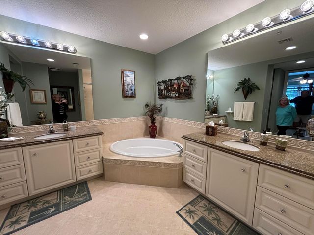 12 Harbour Isle Drive W 204, Fort Pierce, FL 34949