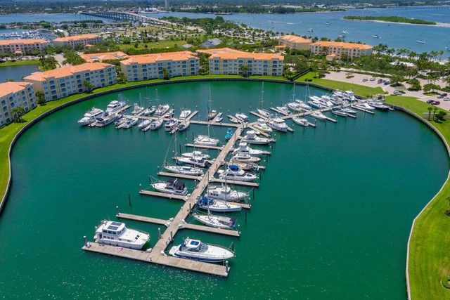 12 Harbour Isle Drive W 204, Fort Pierce, FL 34949