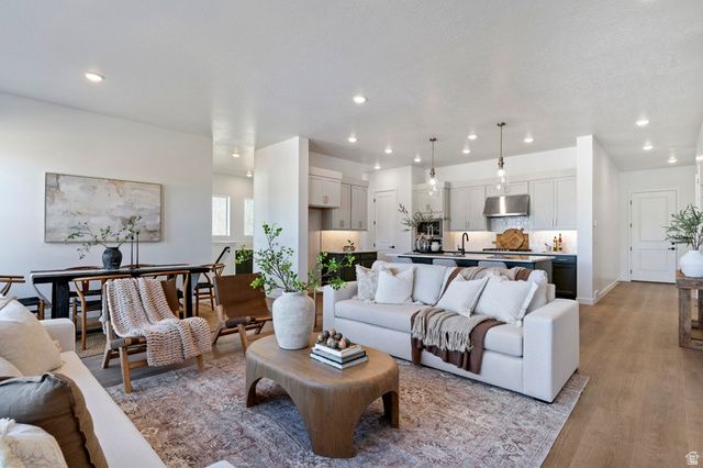 1305 E LARKSPUR WAY, Layton, UT 84040