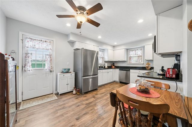 605 W Grant St, Houston, PA 15342