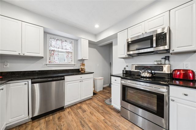 605 W Grant St, Houston, PA 15342