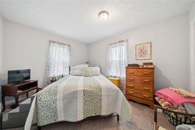 605 W Grant St, Houston, PA 15342