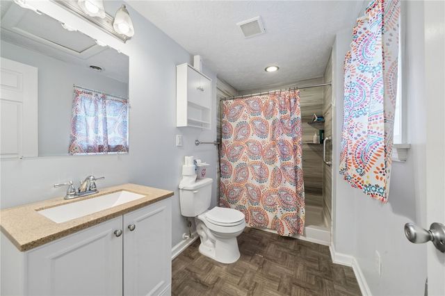 605 W Grant St, Houston, PA 15342