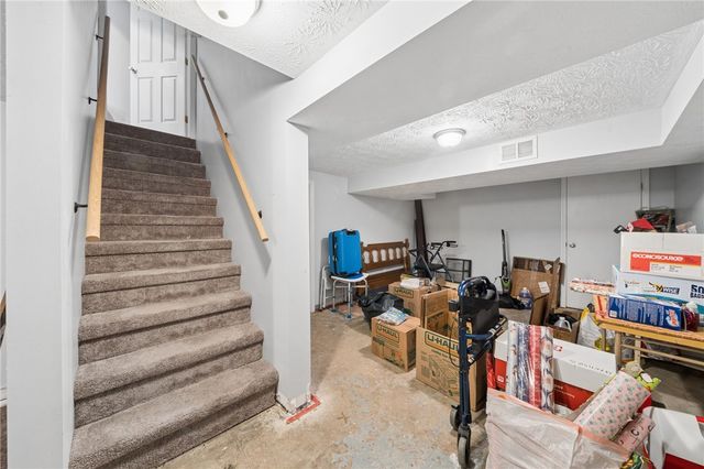 605 W Grant St, Houston, PA 15342