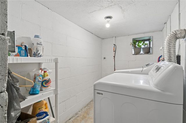 605 W Grant St, Houston, PA 15342