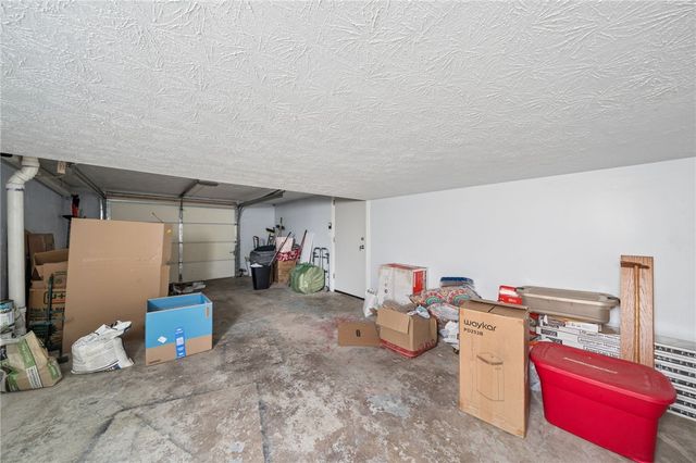 605 W Grant St, Houston, PA 15342