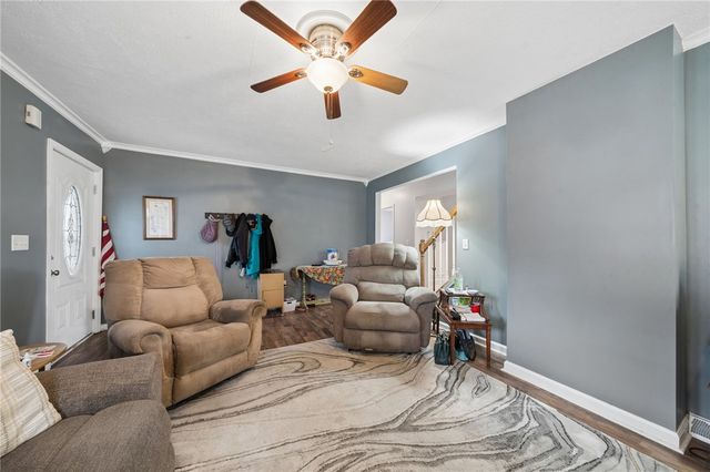 605 W Grant St, Houston, PA 15342