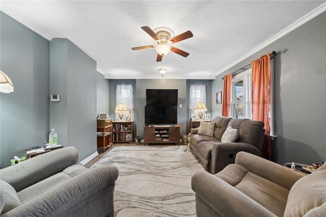 605 W Grant St, Houston, PA 15342