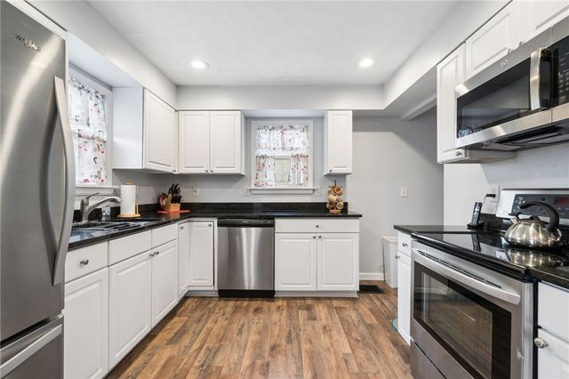 605 W Grant St, Houston, PA 15342