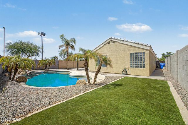 1687 E CHEYENNE Street, Gilbert, AZ 85296