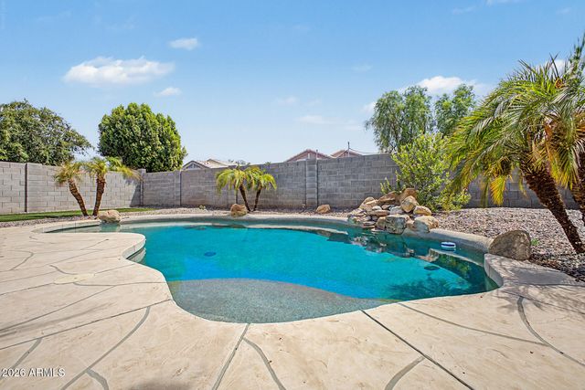 1687 E CHEYENNE Street, Gilbert, AZ 85296