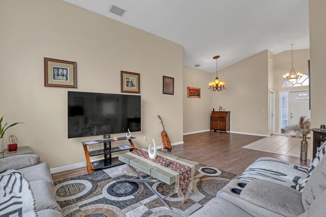 4941 Broadstone Circle, West Palm Beach, FL 33417