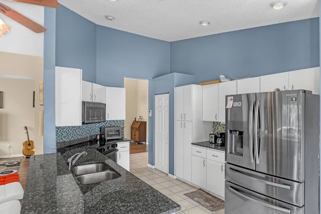 4941 Broadstone Circle, West Palm Beach, FL 33417