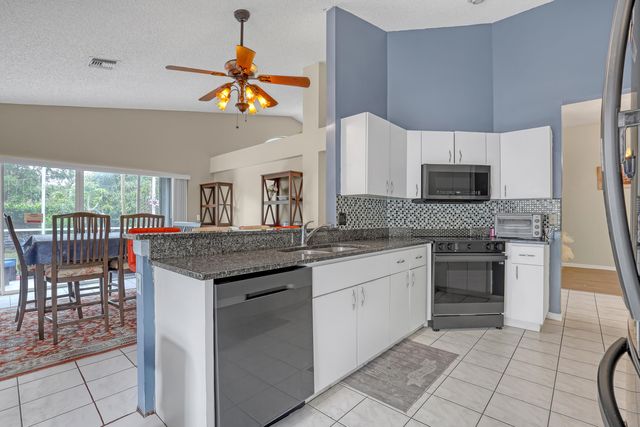 4941 Broadstone Circle, West Palm Beach, FL 33417