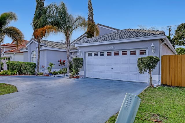 4941 Broadstone Circle, West Palm Beach, FL 33417